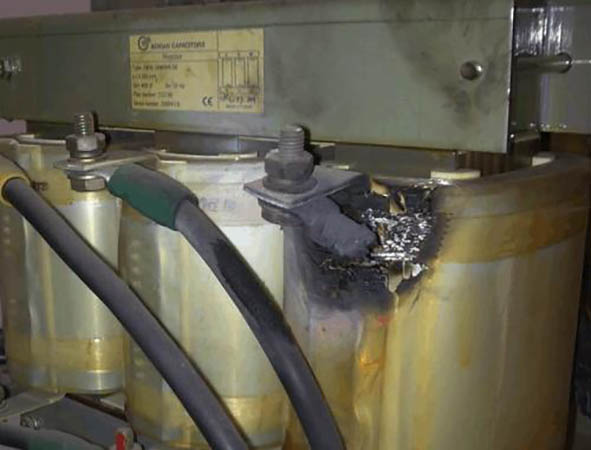 电力补偿电容器损坏