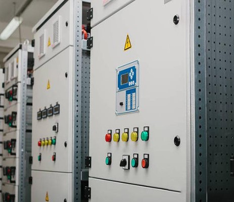 详谈电力电容器补偿装置与电压电流之间的关系 详谈电力电容器补偿装置与电压电流之间的关系