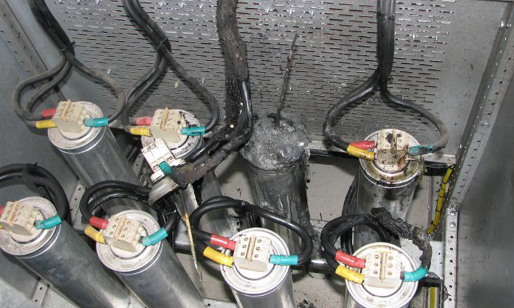 并联电容器鼓包导致损坏 并联电容器鼓包导致损坏