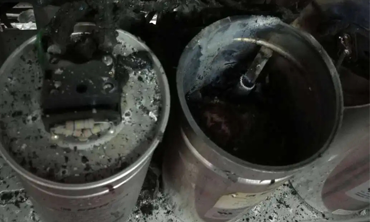 电力电容器组禁止带电荷合闸是为什么