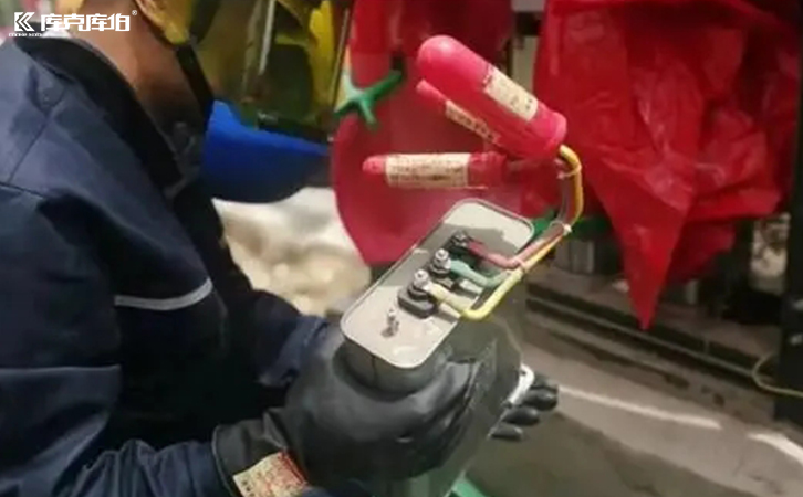 电力电容器